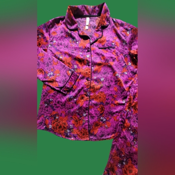 PRETTY GILLIGAN & O'MALLEY PURPLE/RED PAISLEY PRINT SILKY PAJAMA SET SZ. SM - Picture 3 of 6